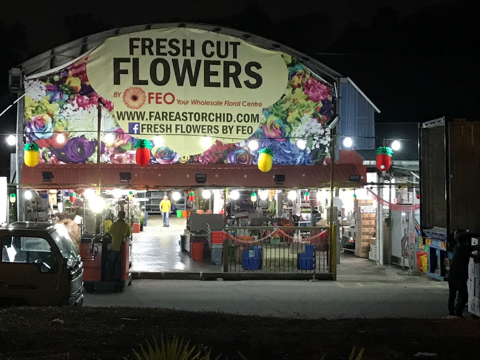 Fresh flowers are all available near Caldecott MRT station.